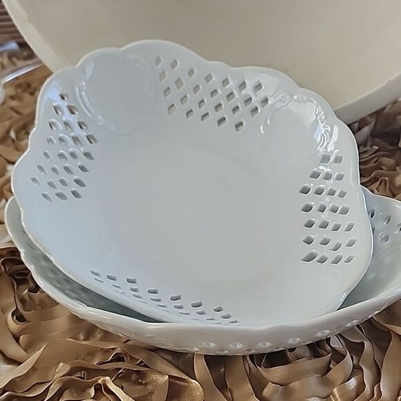 2 Lattice Work Bowls - Picture 1 of 10